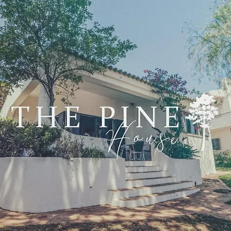 住宿加早餐酒店 Pine House - Airport, And Center