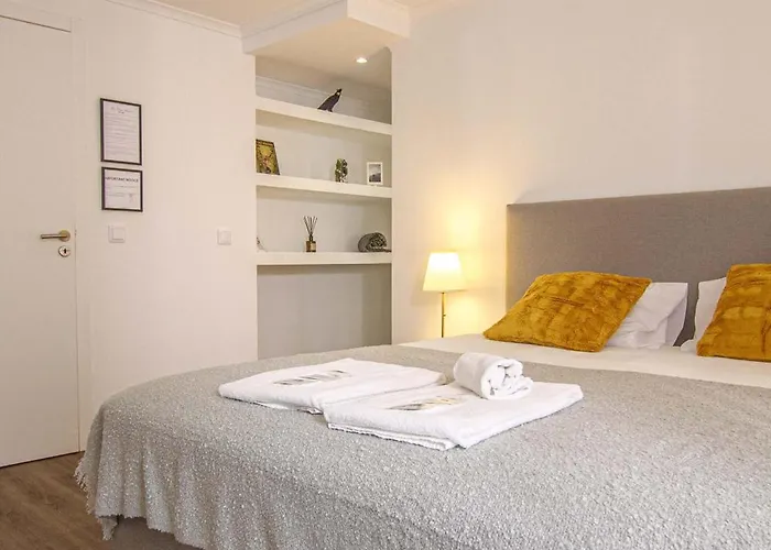 Pine House - Airport, And Center Bed & Breakfast *