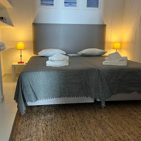 Pine House - Airport, And Center Bed & Breakfast Faro