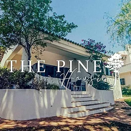 Pine House - Airport, And Center Bed and breakfast Distrito de Faro
