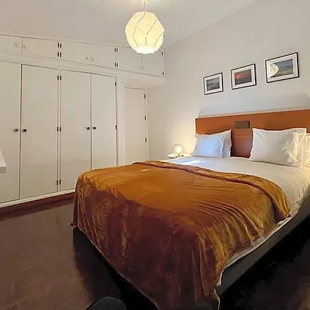 Pine House - Airport, And Center Bed and breakfast *
