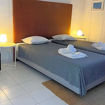 Pine House - Airport, And Center Bed and breakfast