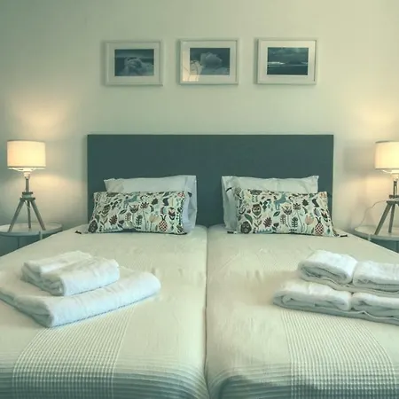 Pine House - Airport, And Center Bed & Breakfast Faro